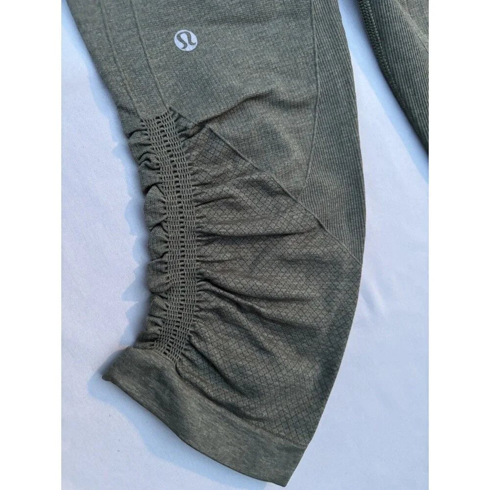 LULULEMON Women’s Green In The Flow Crops - Size 4 US